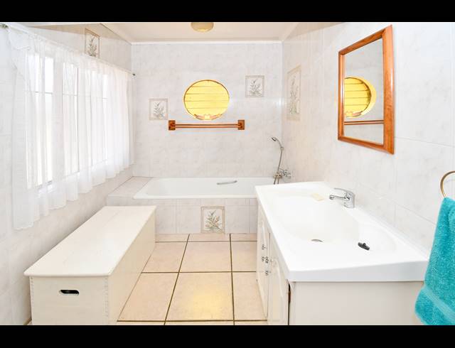 5 BEDROOM HOUSE FOR SALE IN CROSBY